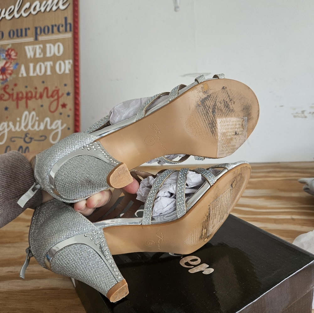 Silver Heels! - Picture 3 of 5